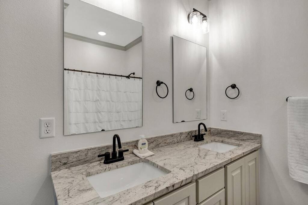 הוילה טיילר Alamo Luxury Living Up To 11 מראה חיצוני תמונה