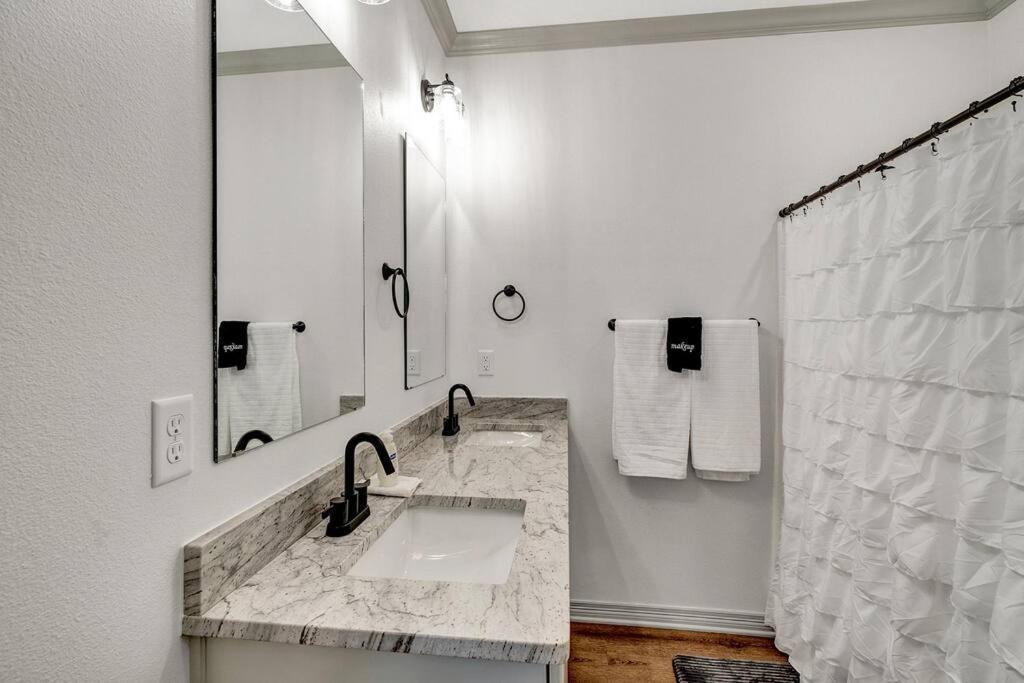 הוילה טיילר Alamo Luxury Living Up To 11 מראה חיצוני תמונה
